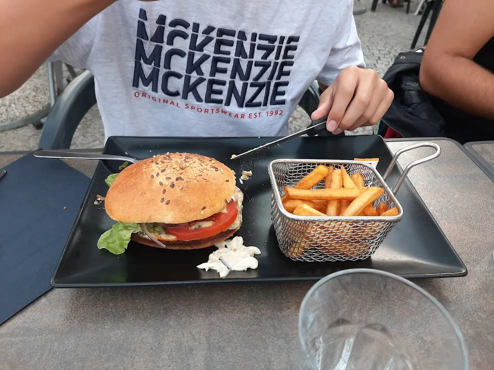 Burger Cantal Frittes